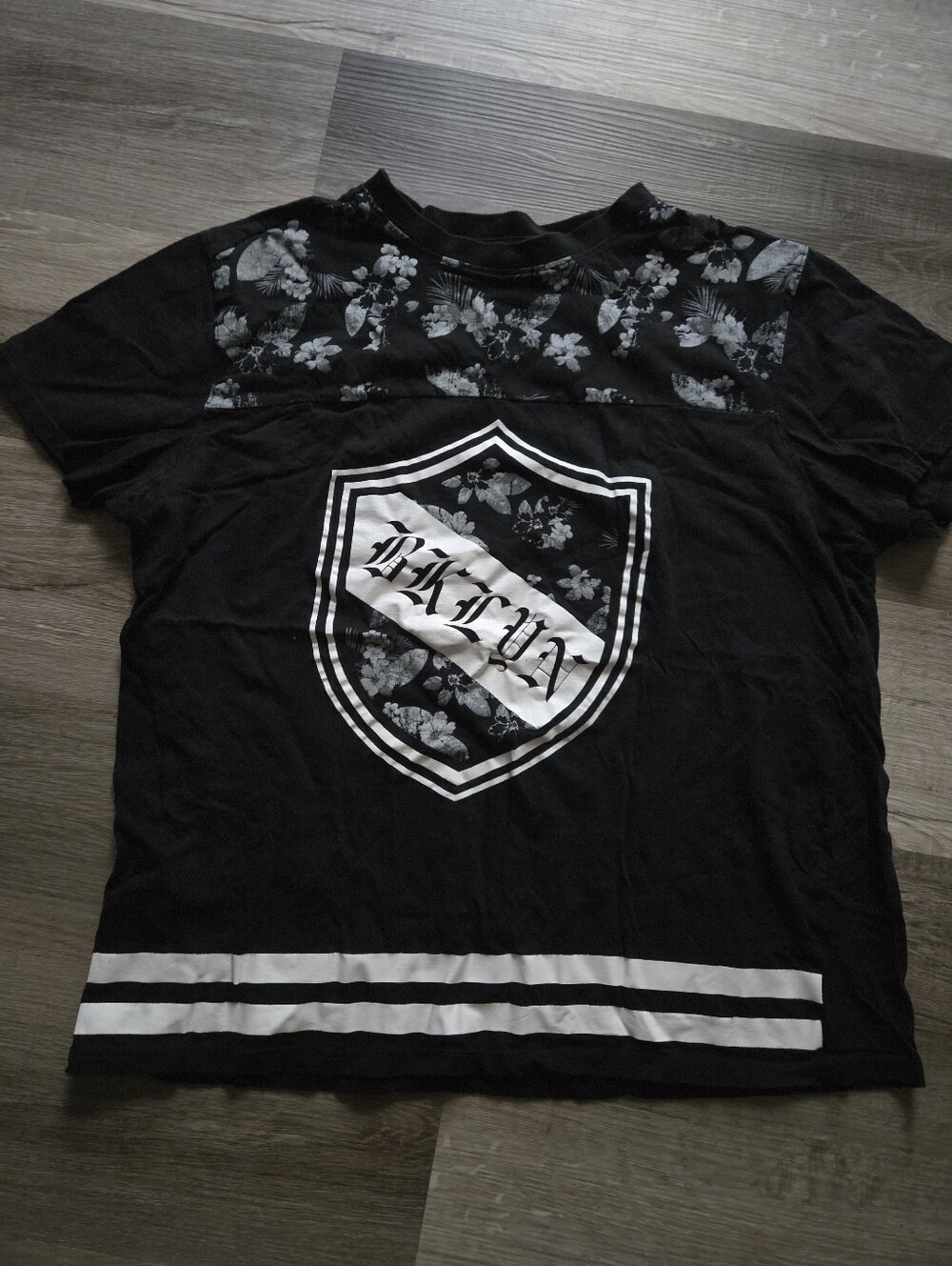 Carbon Men's Graphic T-Shirt